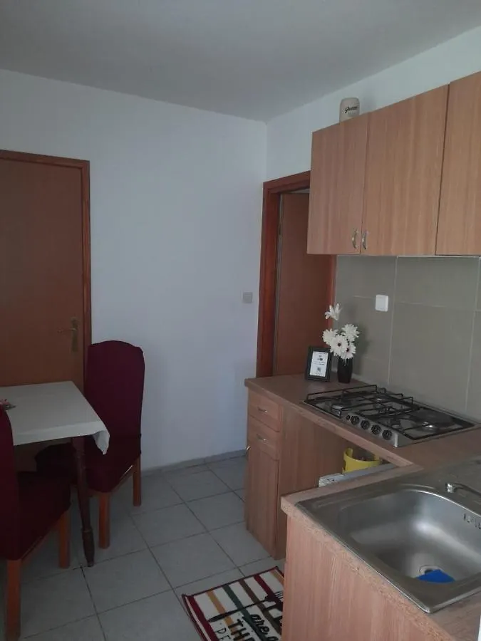 Leon Apartment Lopar